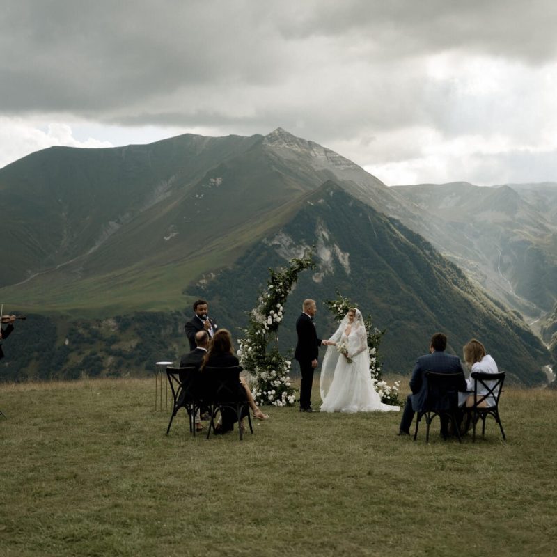 Outdoor marriage registration in Gudauri for foreign nationals with guests
