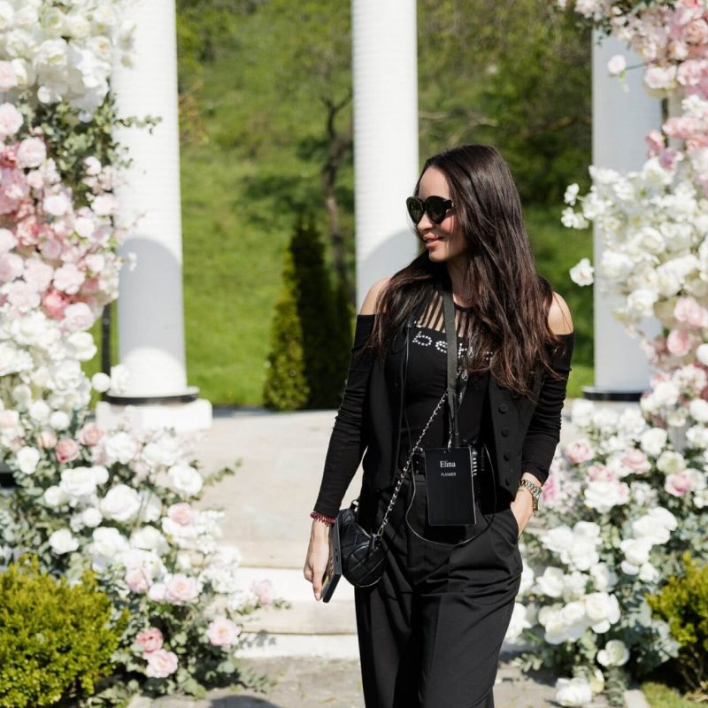 Wedding planner Elina present during an outdoor ceremony for an international couple in Kakheti