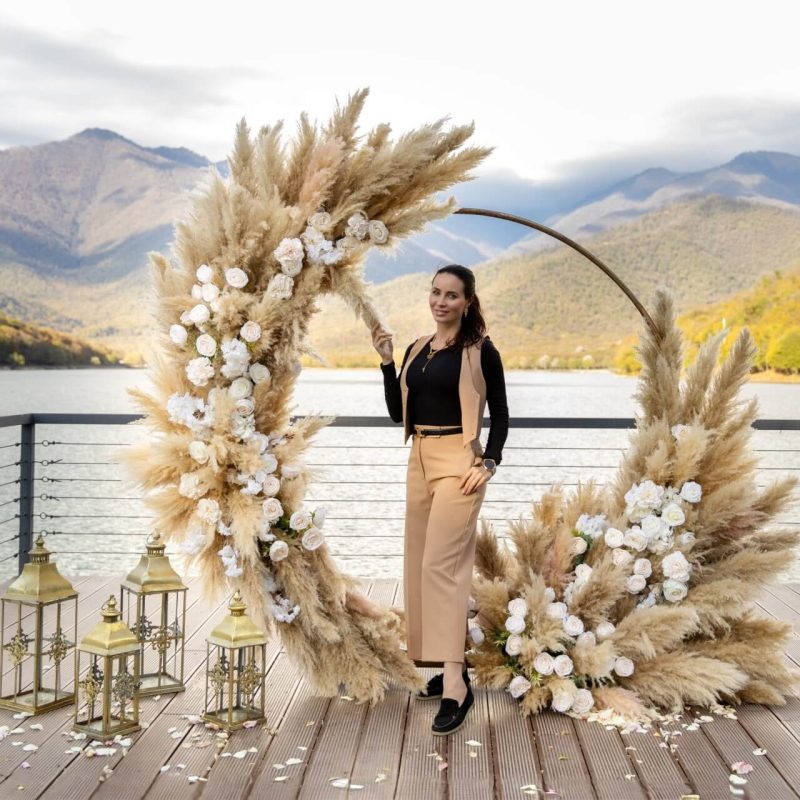Wedding planner Elina guiding the photography and videography workflow on set
