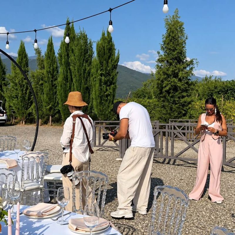 Overlooking the Alazani Valley wedding planner Elina coordinates an outdoor wedding venue